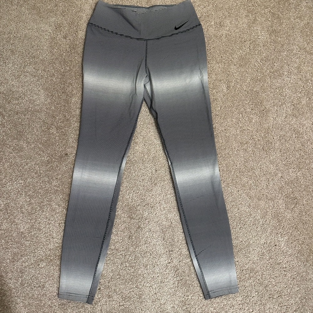 Women’s Nike Legendary workout tights horizon gray white medium